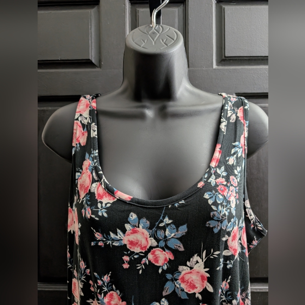 🆕 Women's Buttery Soft Black Floral Summer Romper With Pockets - Picture 3 of 10